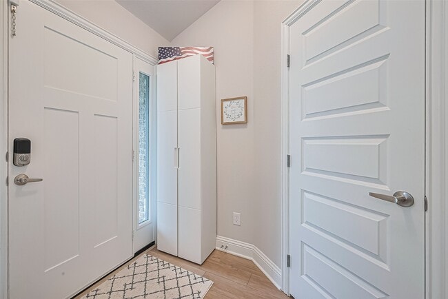 Foto del edificio - 2712 Golden Palms Ln