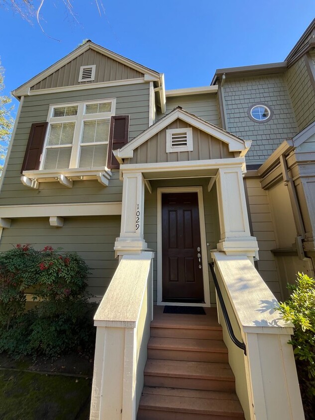 Primary Photo - Modern 3B/3.5B Townhouse in Sunnyvale