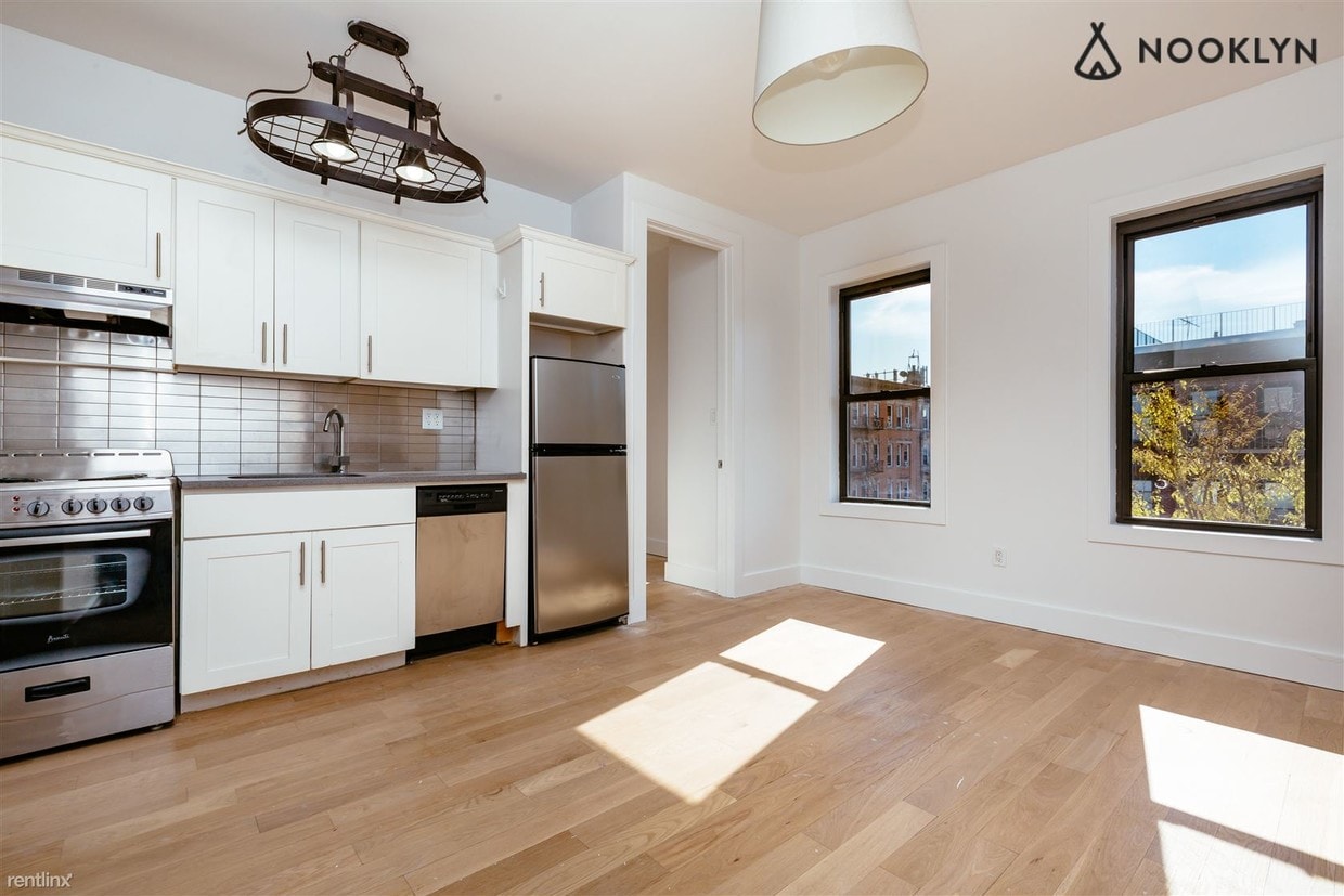 Foto principal - 1020 Manhattan Ave