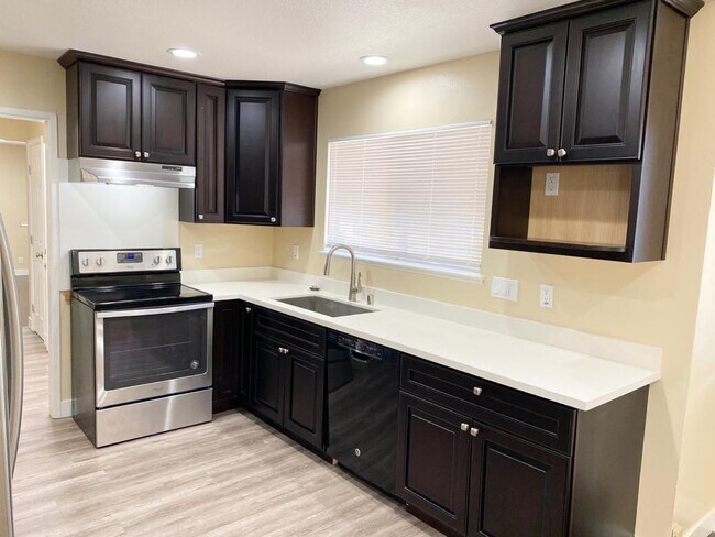 quartz countertop - 105 Superior Dr