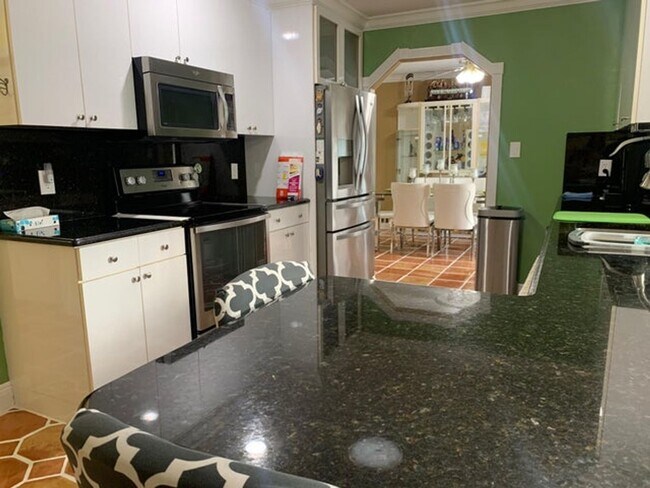 Foto del edificio - 1283 Larch Way