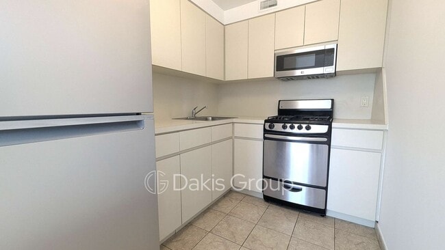 Building Photo - 3164 21st St