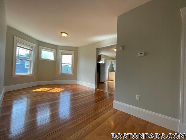 Building Photo - 247 Boston St