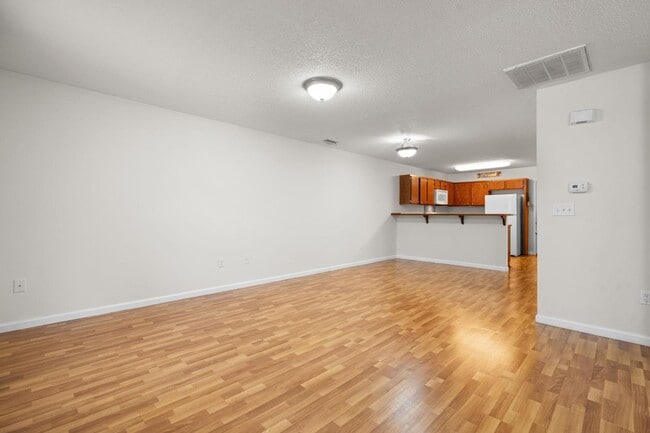 Building Photo - 5 Pine Cone Ln