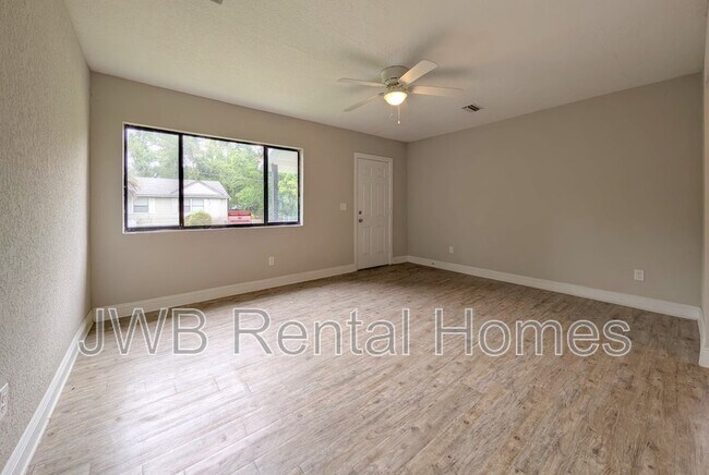 Foto del edificio - 3055 2nd St Cir