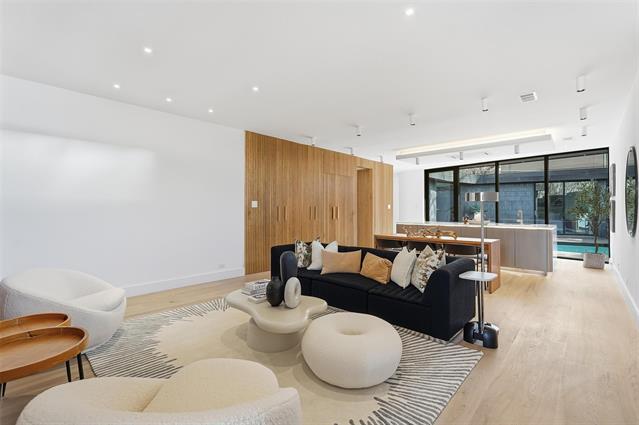 Foto del edificio - 6822 Victoria Ave