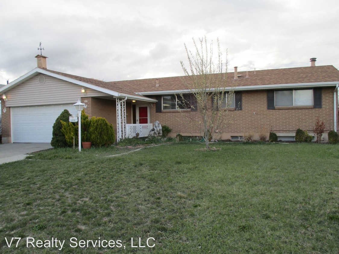 Foto principal - 4 br, 3 bath House - 1910 W. Bowling Ave.