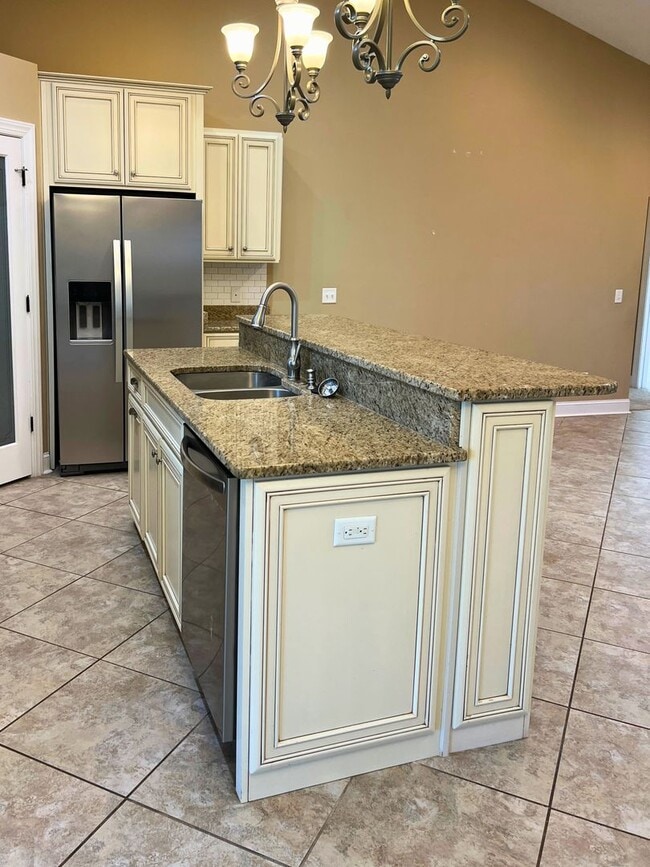 Foto del edificio - 4/2 with access to amenities, close to base!!