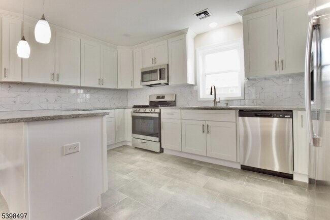 Foto del edificio - 32 Garibaldi Ave