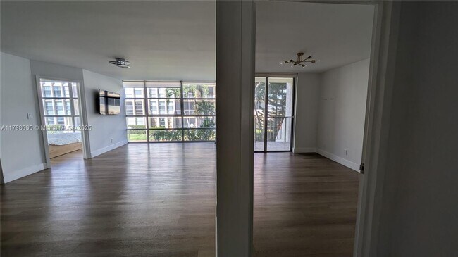 Foto del edificio - 851 Three Islands Boulevard