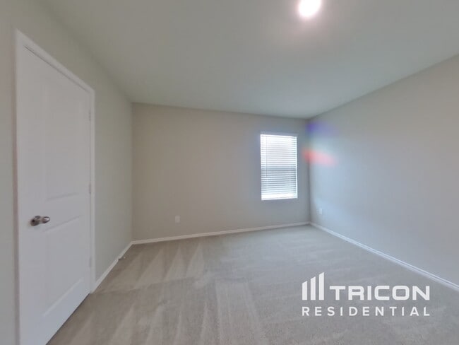 Building Photo - 14329 Saddlebred Wy