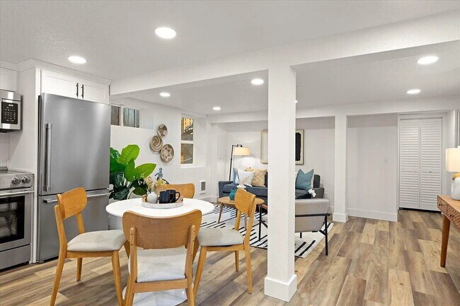 Foto del edificio - 5764 NE Garfield Ave.