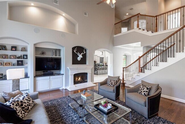 Building Photo - 5826 Santa Fe Springs Dr