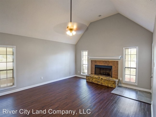 Building Photo - 3 br, 2 bath House - 2724 Lakeside Drive