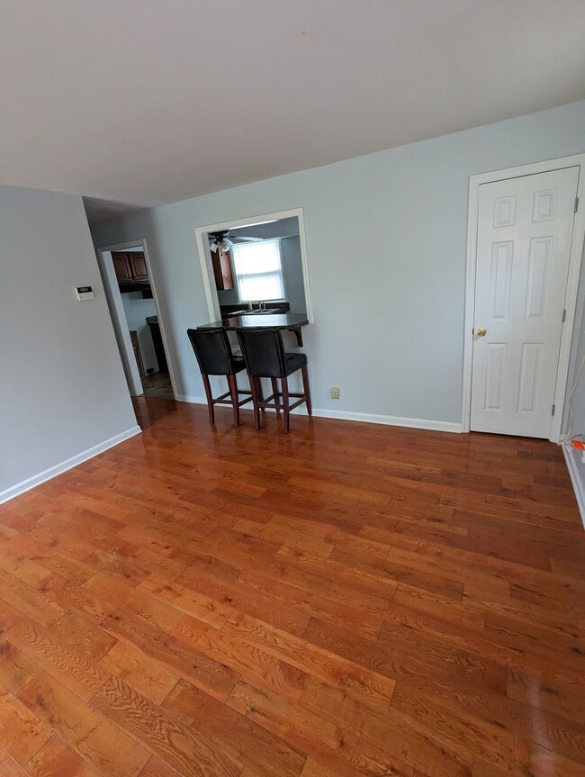 Building Photo - 3213 Lagrange Dr