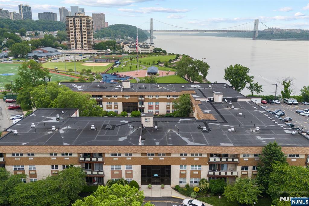 Foto principal - 1111 River Rd