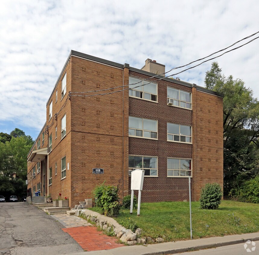 Photo du bâtiment - 112 St Joseph's Dr
