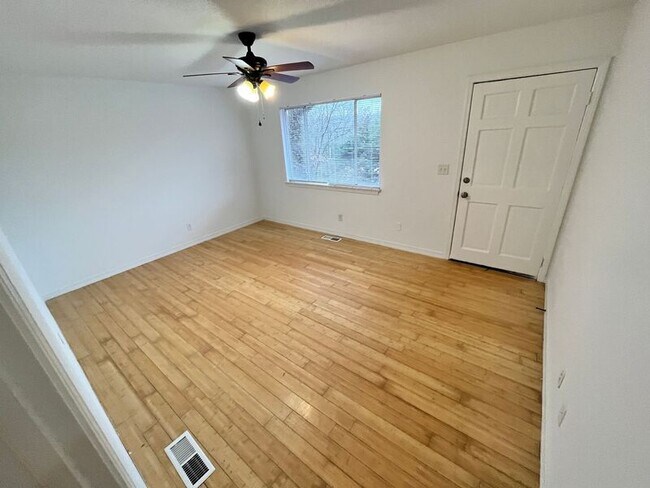 Foto del edificio - 3316 Easton Ave