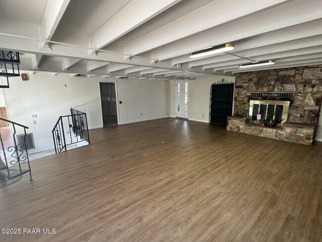 Foto del edificio - 1230 Pine Dr