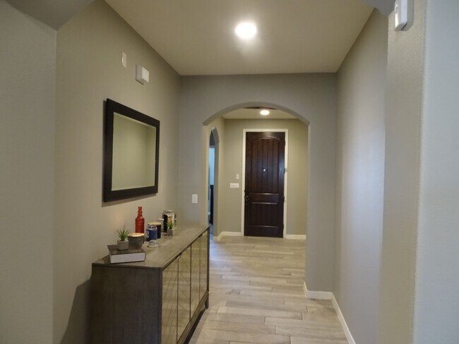 Building Photo - ELEGANT ENERGY EFFICIENT EASTSIDE HOME FOR RENT
