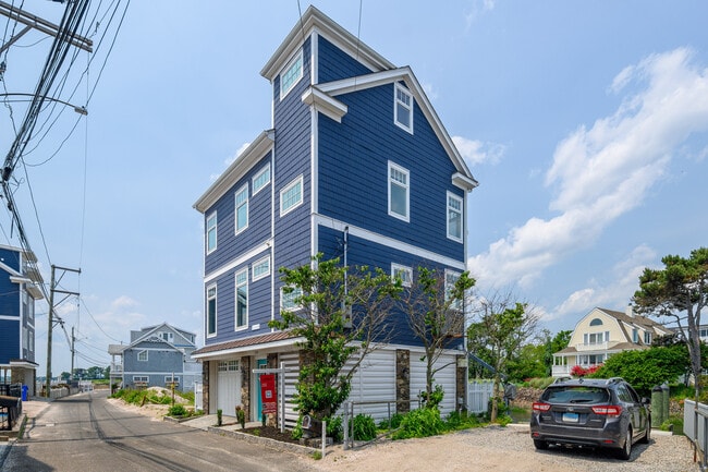 Building Photo - 2154 Fairfield Beach Rd