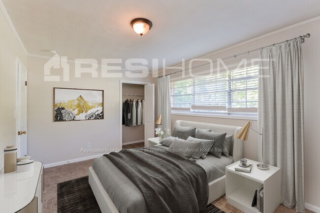 Building Photo - 7432 Meadows Dr