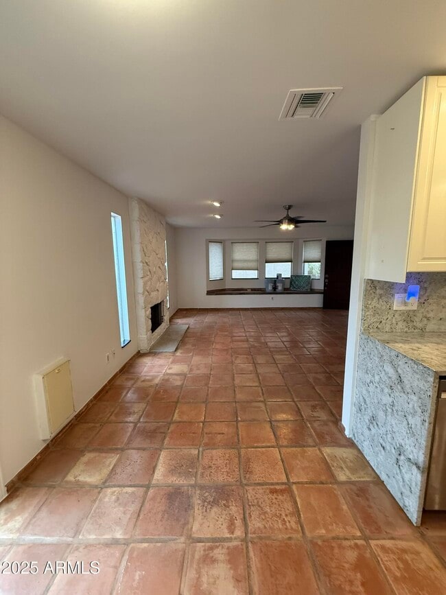 Building Photo - 10854 E Yucca St