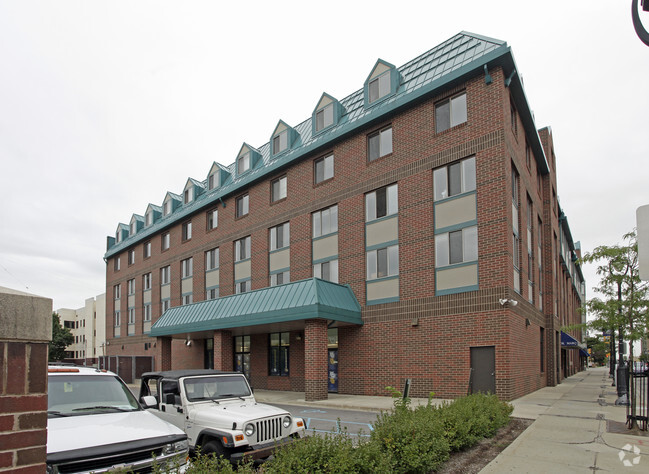 Building Photo - Marquette University Apartments