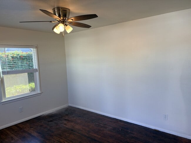 Building Photo - 582-582-582-582 McIntosh St