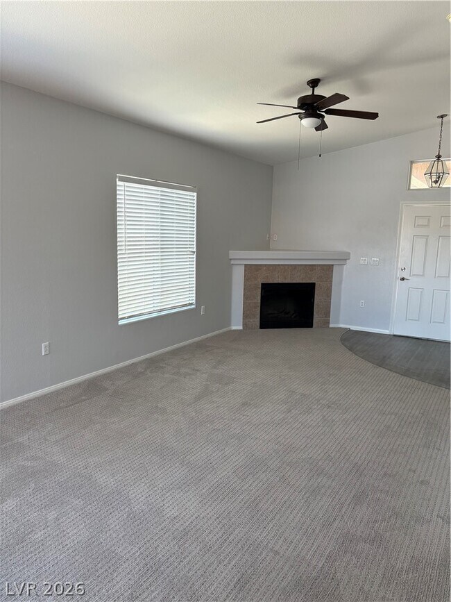Building Photo - 2305 W Horizon Ridge Pkwy
