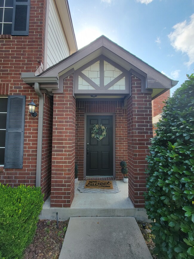Building Photo - 935 Spring Valley Plz