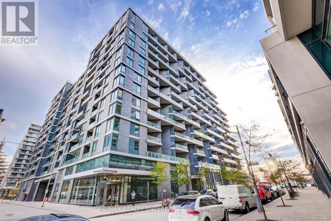 Photo du bâtiment - 1-211 Edgewater Dr