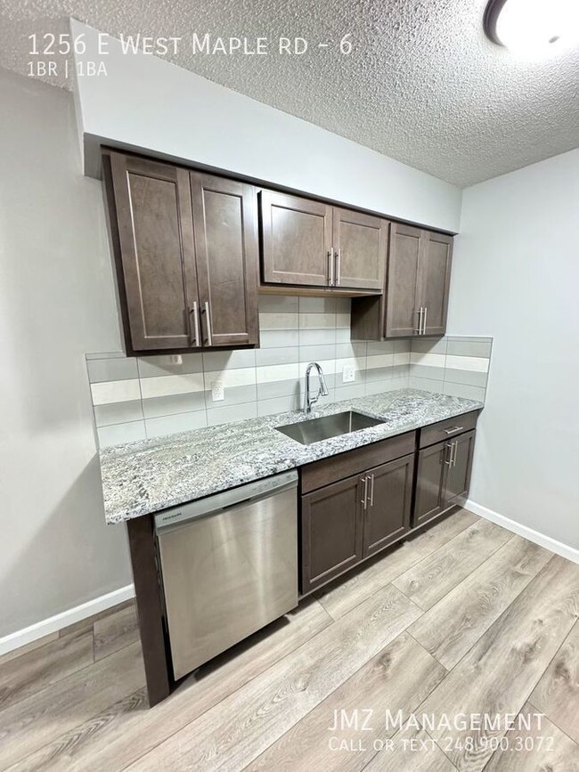 Building Photo - Walk and bike to many amenities, including...