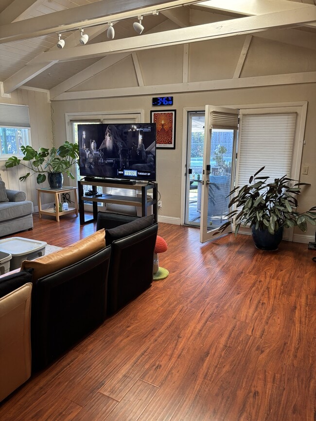 Foto del edificio - 520 Linford Pl