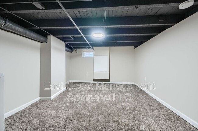 Building Photo - 1527 N Stricker St