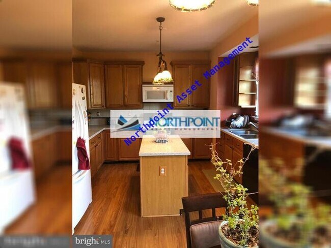 Foto del edificio - Nice, Sunny & Bright 3 Bedroom 2 full Bath...