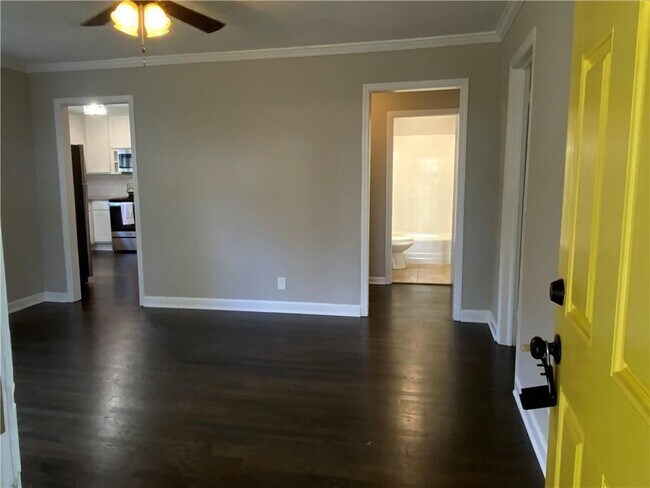 Building Photo - 578 Oakhurst Dr