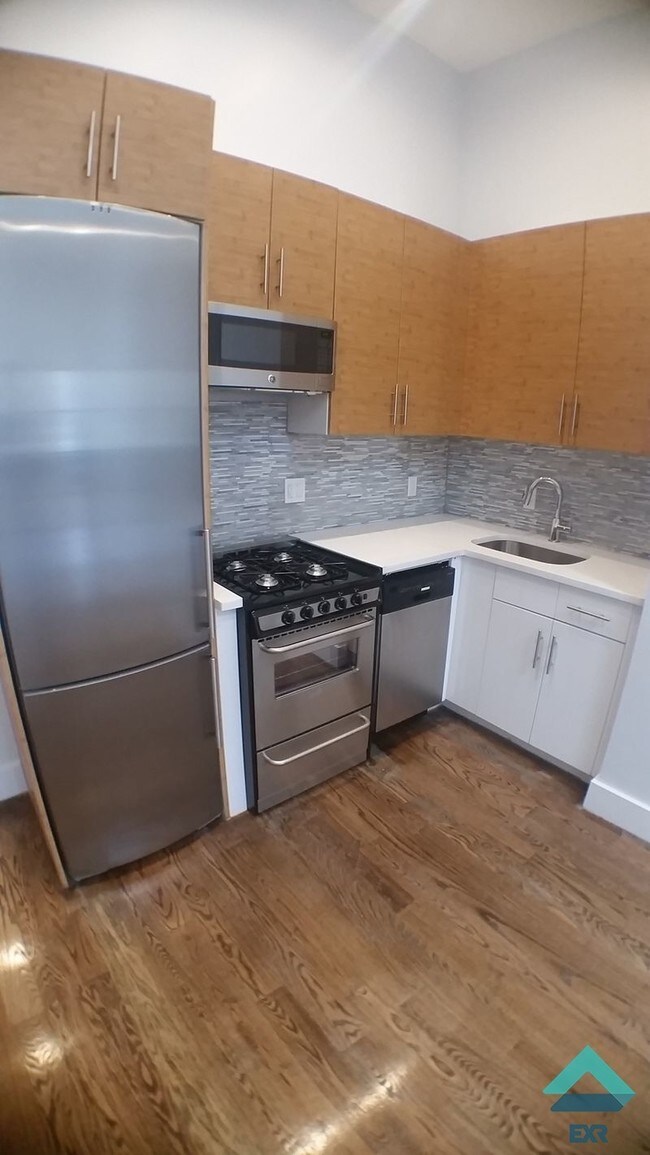 Foto del edificio - 1879 Linden Blvd