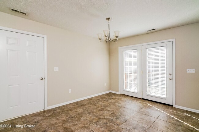 Foto del edificio - 375 Clover Cove Dr