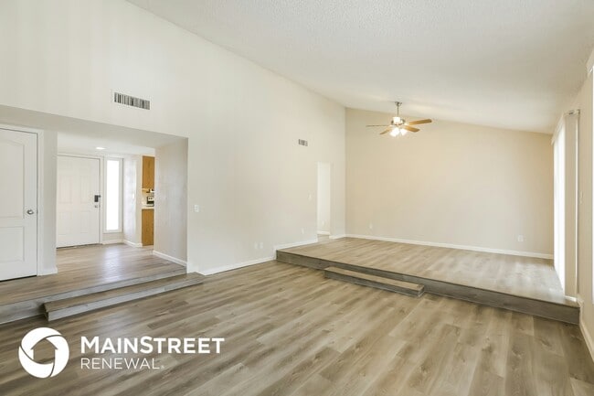 Building Photo - 8921 W Weldon Ave