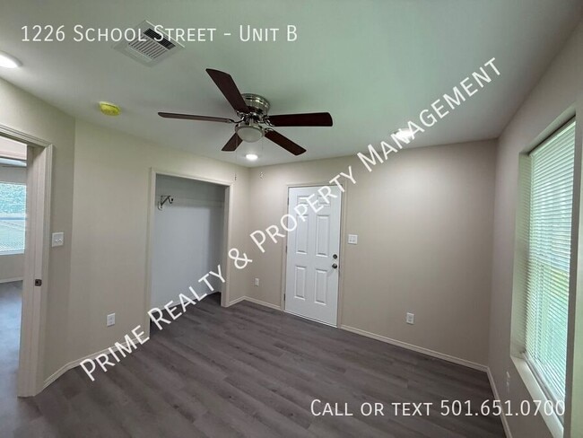 Building Photo - 1226 School St