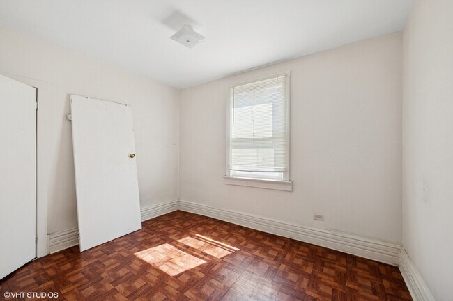 Foto del edificio - 2144 W Montrose Ave