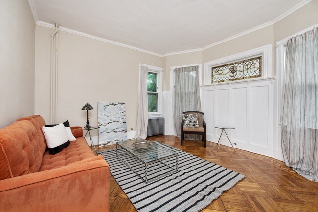 Building Photo - Massive Spacious One Bedroom Apartment in ...
