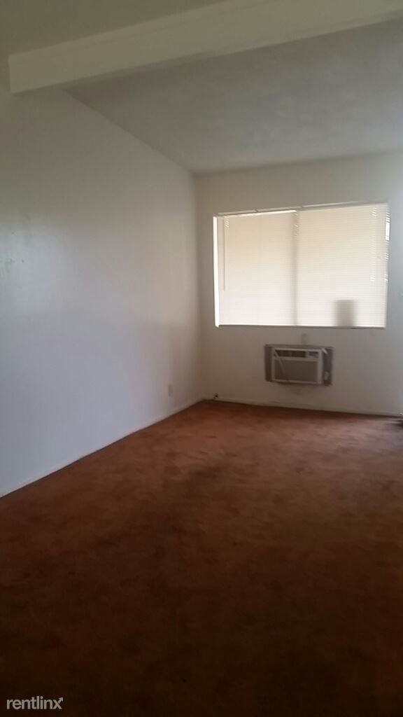 Building Photo - 911 N Vineyard Ave
