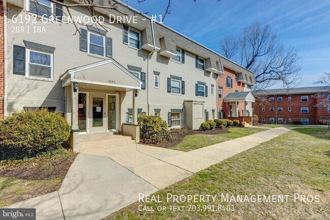 Building Photo - Beautifully Renovated Two Bed with Deck!