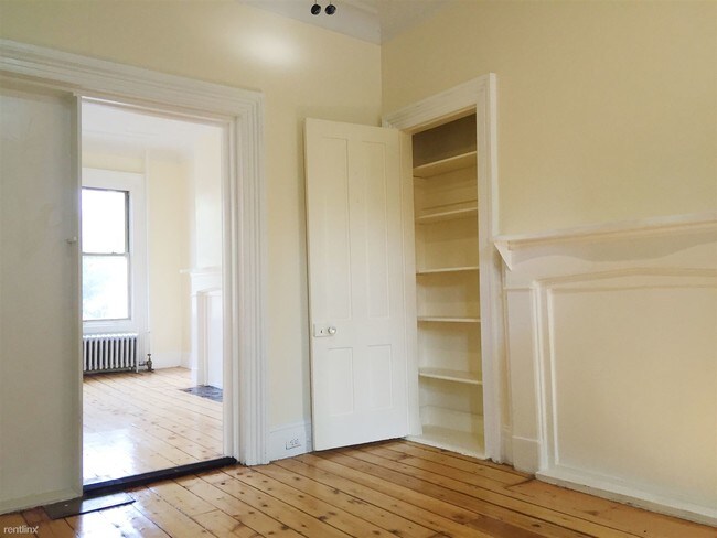 Building Photo - 683 Lorimer St