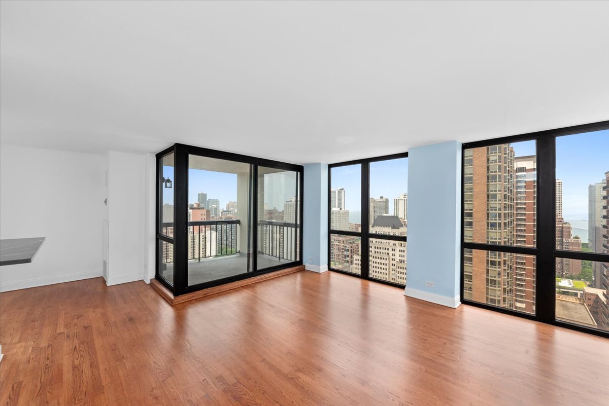 Primary Photo - 1122 N Clark St