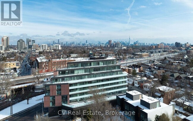 Building Photo - 2625 Dundas St W