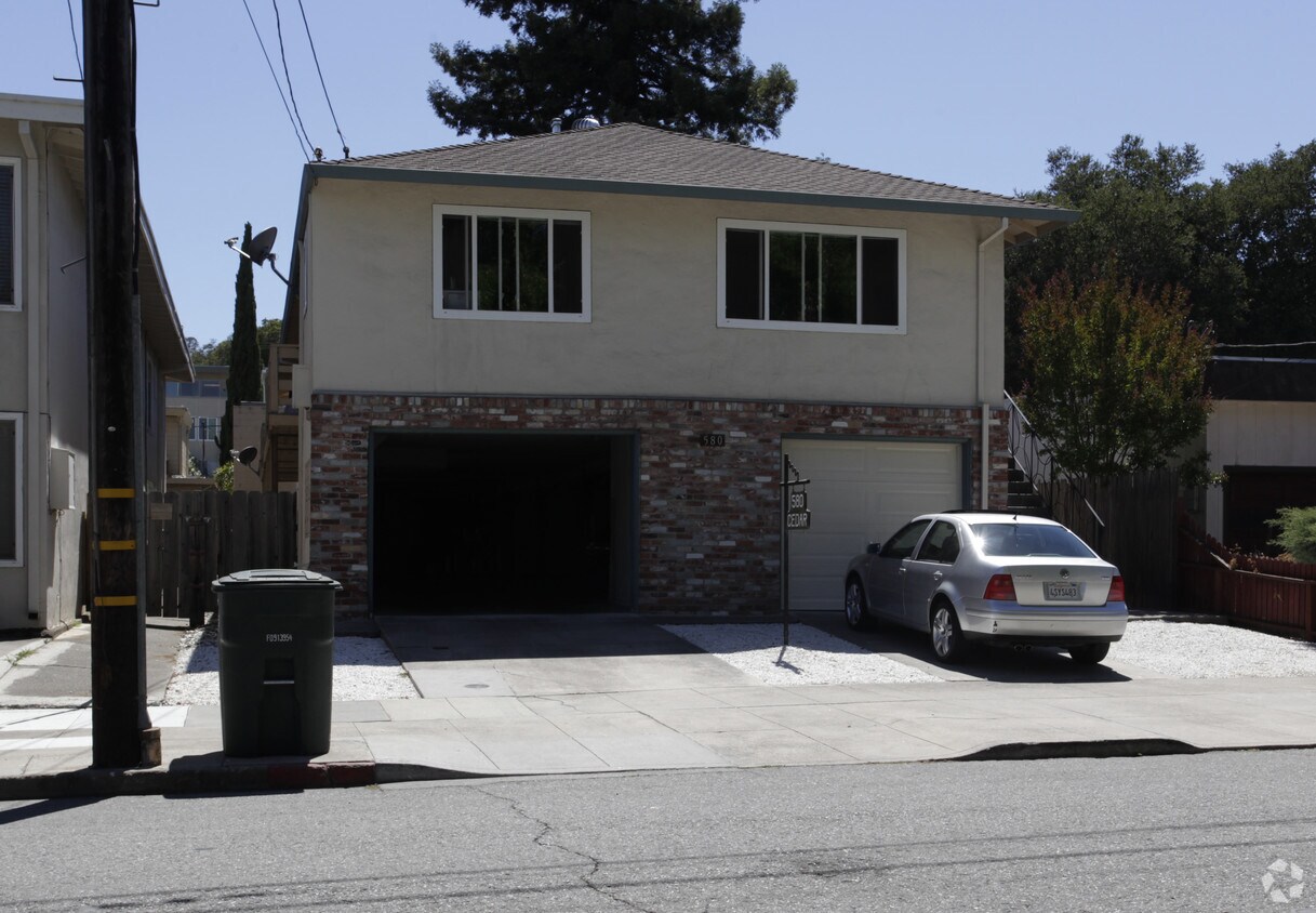 Building Photo - 580 Cedar St