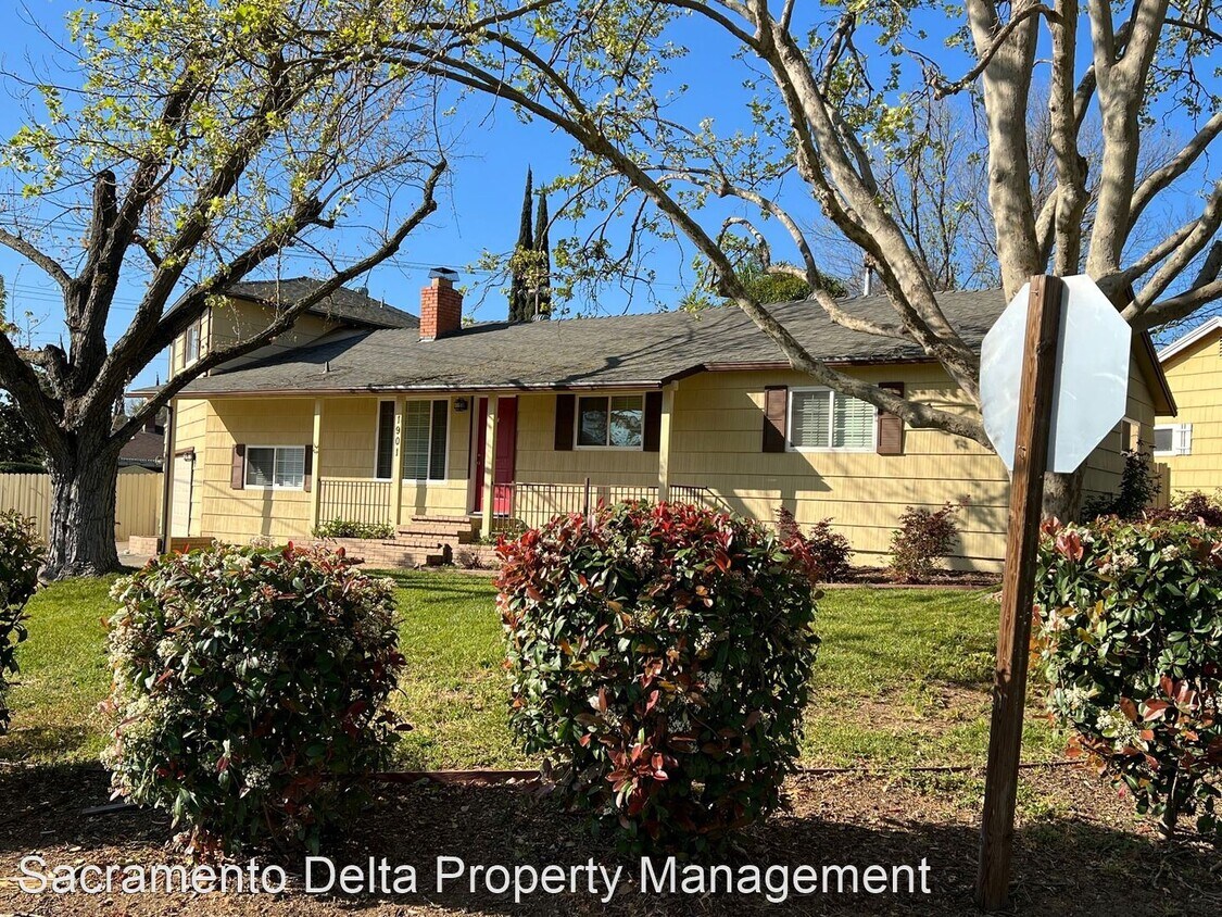 5 br, 3 bath House 1901 Walnut Ave 105... House for Rent in